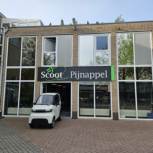 Voorkant Pijnappel Scoot inclusief overdekte scootmobiel